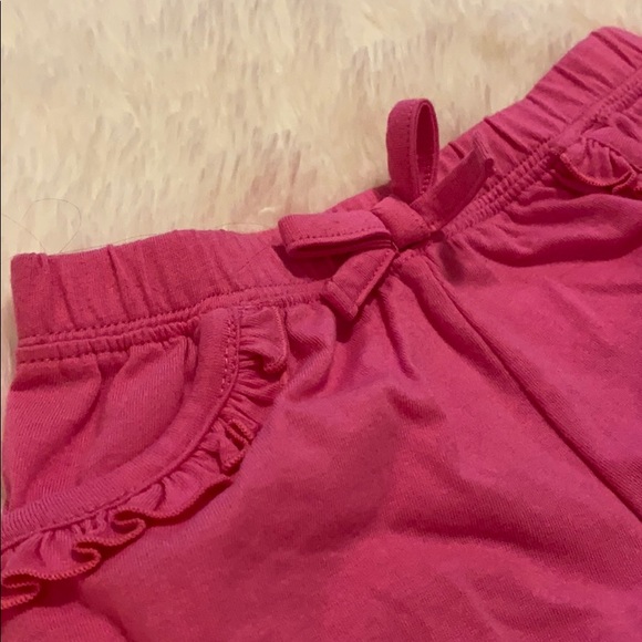 Plain pink ruffle shorts - Picture 2 of 3